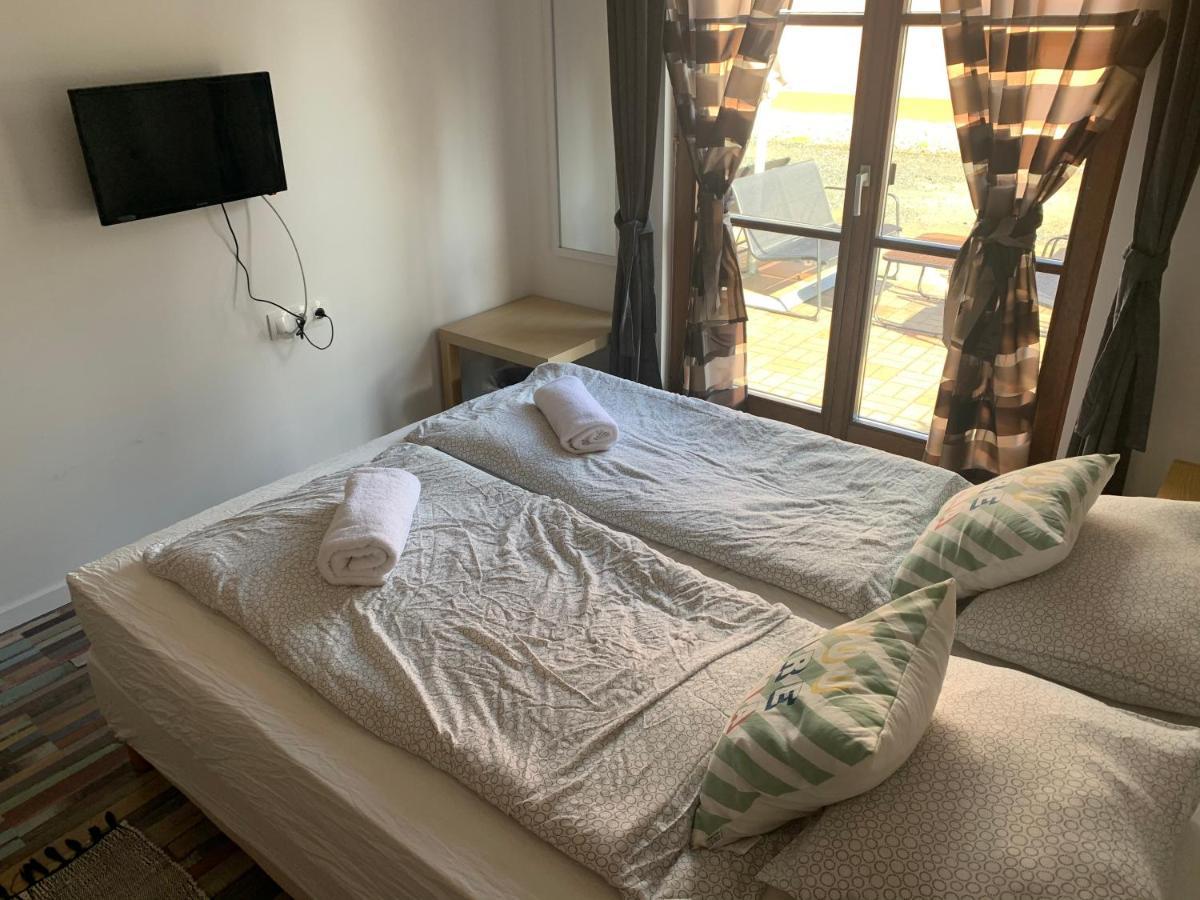 Majus 1 Vendeghaz- Se Gasthof 2*